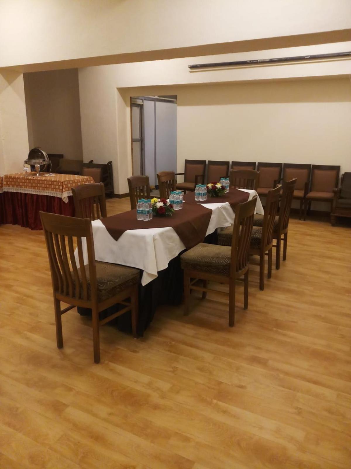 Отель Tuliip Residency Мумбаи Экстерьер фото